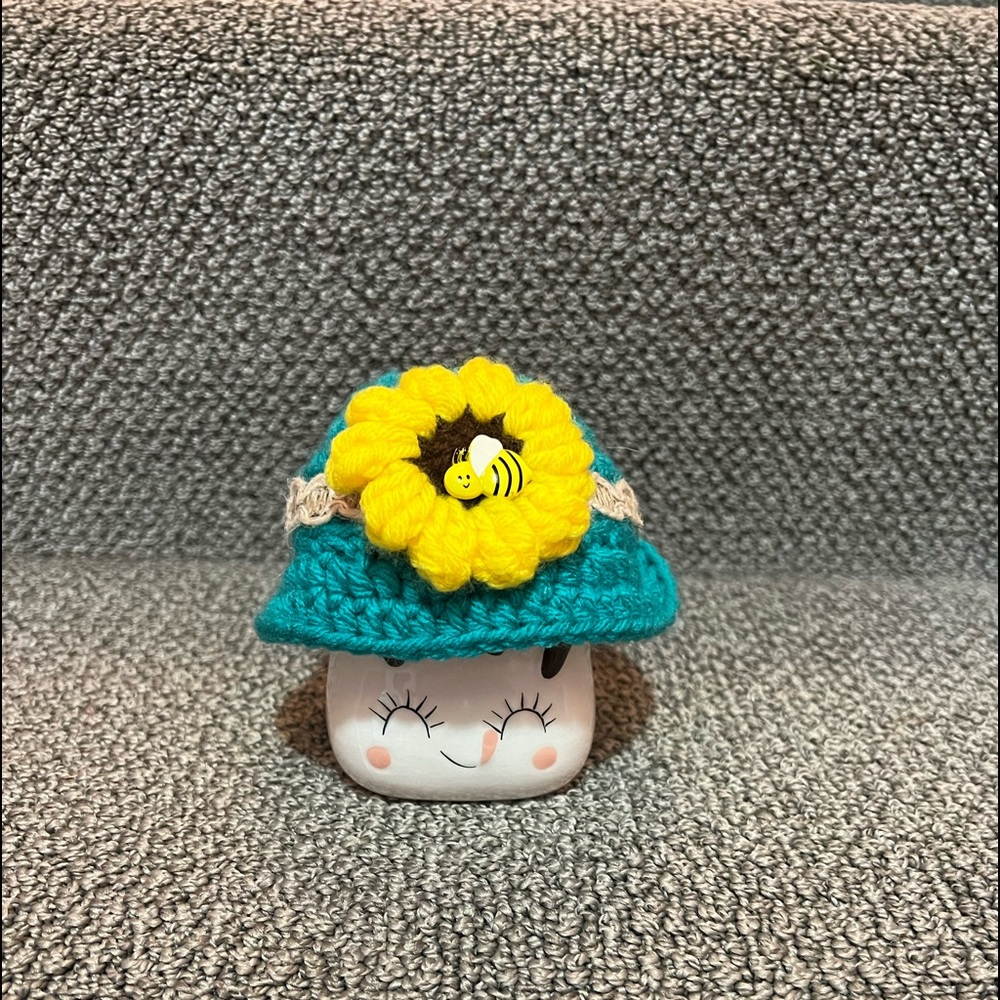 Marshmallow mug hat